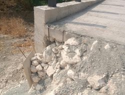 Jembatan Semenpinggir Bojonegoro Retak Saat Proyek Belum Rampung, Publik Soroti Kesesuaian Pekerjaan dengan RAB