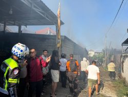 Kebakaran Gudang Kembang Api di Penatih, Dua Orang Terluka dan Sejumlah Kendaraan Terdampak, Polisi Amankan TKP