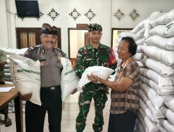 Untuk Mewujudkan Situasi Aman dan Kondusif, Bhabinkamtibmas Singakerta Melaksanakan Monitoring dan Pengamanan Bansos