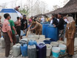 Peduli Kekeringan, SMKN Purwosari Salurkan 16 Ribu Liter Air Bersih ke Desa Donan