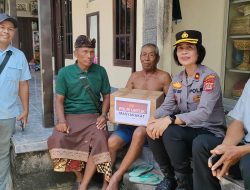 Kapolsek Blahbatuh Hadir Berbagi, Salurkan Bantuan Sosial Kepada Warga Di Banjar Pering