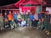 Respons Cepat Yonif TP 885/Belibis Putih dan Damkar Bojonegoro Padamkan Kebakaran Rumah di Dander